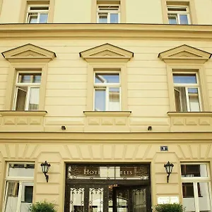 rezervați aici